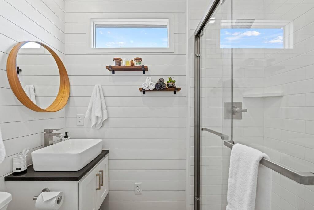 New! The Texas Longhorn-Luxury Container Home Фредеріксбург Екстер'єр фото
