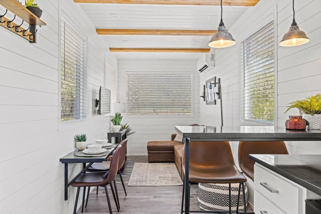 New! The Texas Longhorn-Luxury Container Home Фредеріксбург Екстер'єр фото
