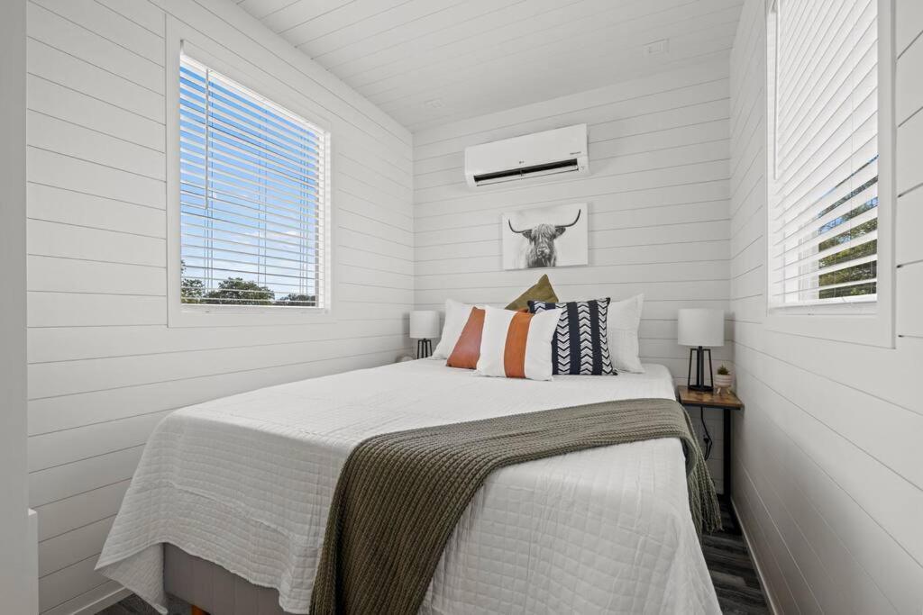 New! The Texas Longhorn-Luxury Container Home Фредеріксбург Екстер'єр фото