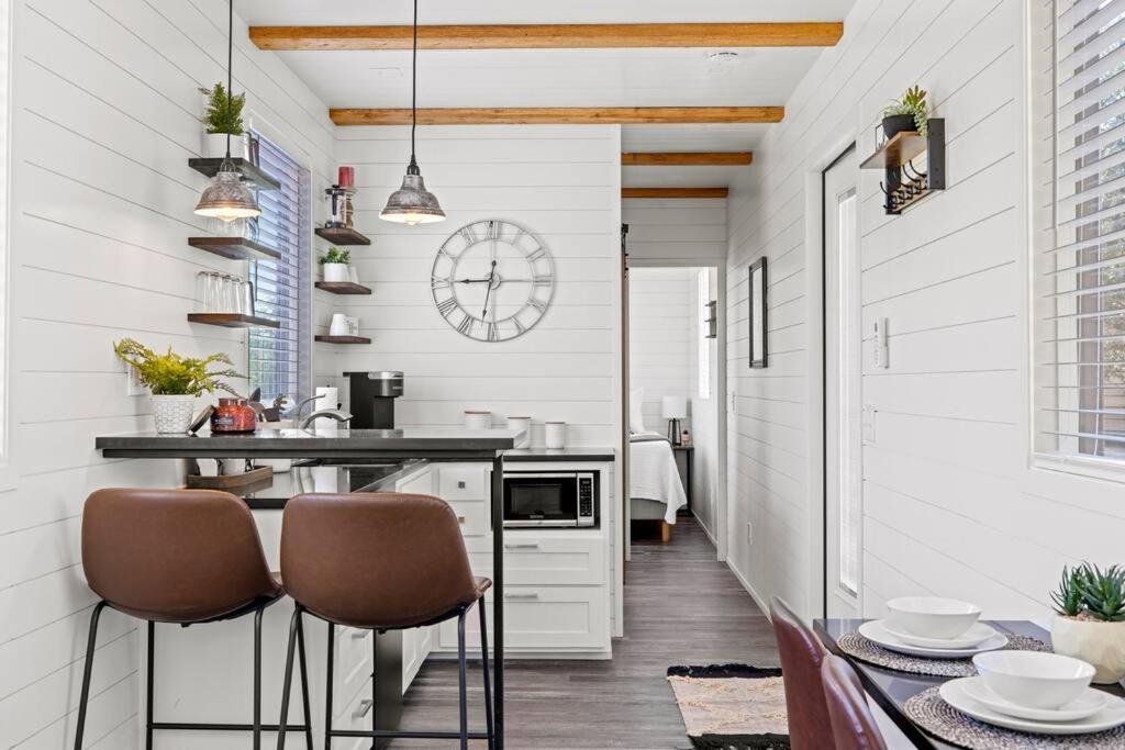 New! The Texas Longhorn-Luxury Container Home Фредеріксбург Екстер'єр фото