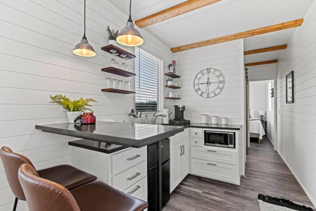 New! The Texas Longhorn-Luxury Container Home Фредеріксбург Екстер'єр фото